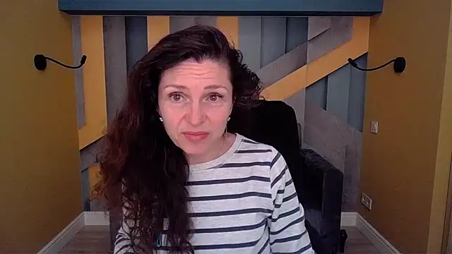 EllaLong online show from April 3, 2026, 11:27 am