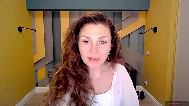 EllaLong online show from February 18, 2025, 3:31 pm