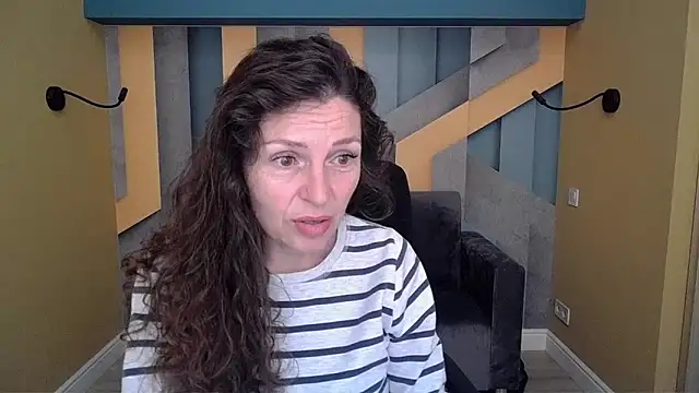 EllaLong online show from April 4, 2026, 11:28 am