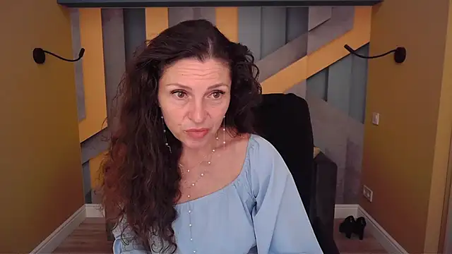 EllaLong online show from June 5, 2026, 11:49 am
