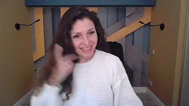 EllaLong online show from December 18, 2025, 7:18 pm