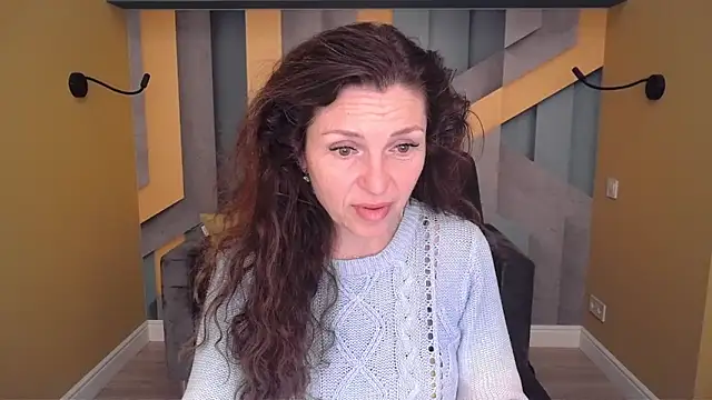 EllaLong online show from April 18, 2026, 11:34 am