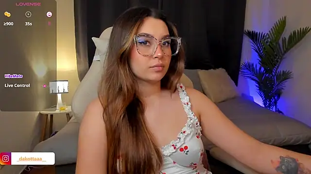 dakottaa  online show from November 15, 2025, 11:20 pm