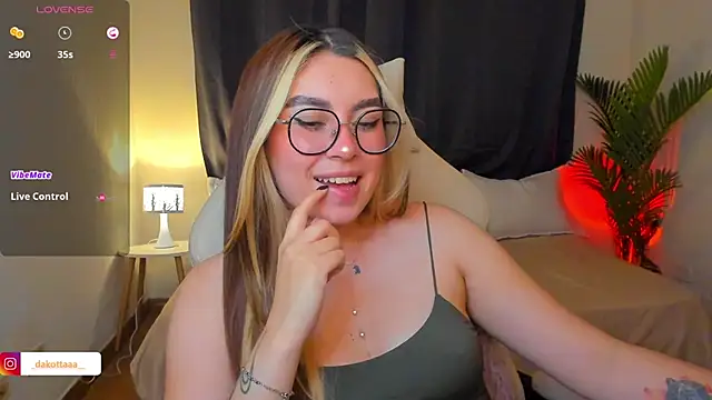 dakottaa  online show from July 2, 2026, 3:23 am