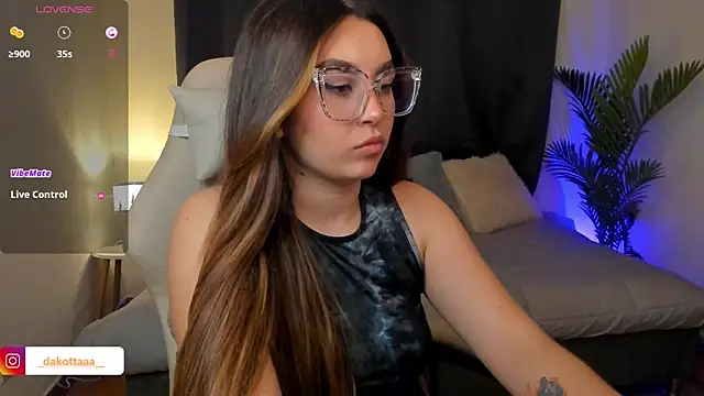 dakottaa  online show from November 23, 2025, 12:20 am