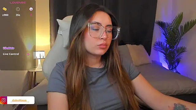 dakottaa  online show from February 10, 2026, 12:09 am