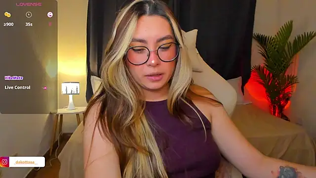 dakottaa  online show from July 25, 2026, 12:07 am