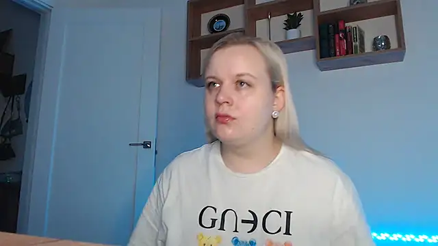 Karolina love  online show from October 26, 2025, 11:10 am