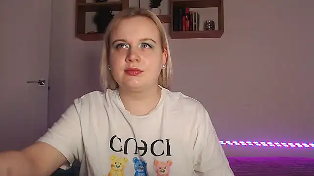 Karolina love  online show from November 21, 2025, 7:57 pm