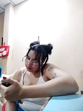 Snapshot of DanelyLopez chatting on February 9, 2026, 12:30 am DanelyLopez online show from February 9, 2026, 12:30 am