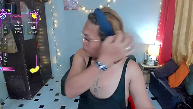 ivyDvil05 online show from April 30, 2026, 3:30 pm