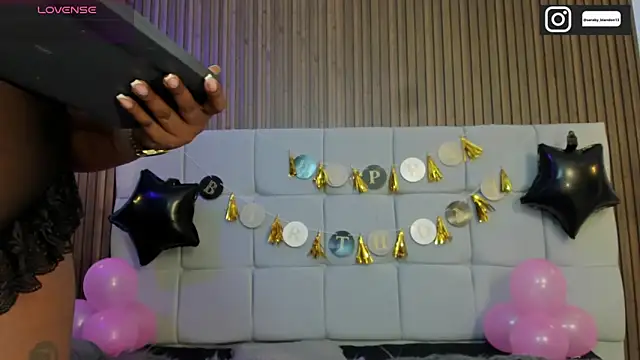 Saravy Blandon online show from December 20, 2025, 11:35 am