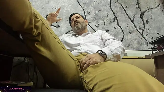 Maxi TheBigDaddy online show from October 3, 2025, 6:42 pm