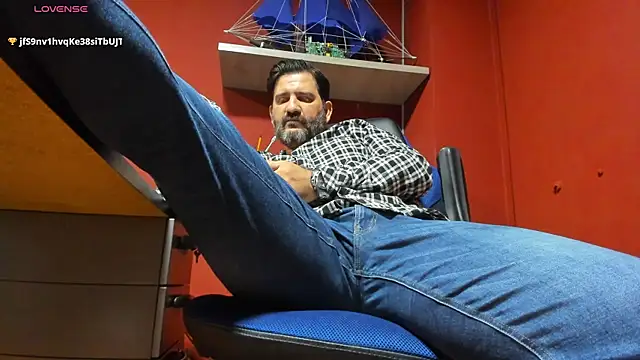 Maxi TheBigDaddy online show from March 18, 2025, 3:12 pm