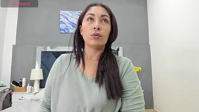 Snapshot of Lauralove_69 chatting on November 6, 2025, 11:42 pm Lauralove 69 online show from November 6, 2025, 11:42 pm