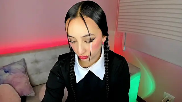 tinysara online show from July 12, 2026, 4:08 pm