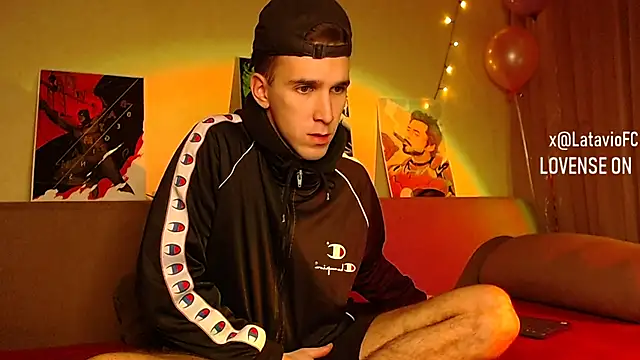 Snapshot of Midnighter_ chatting on December 25, 2024, 2:03 am Midnighter online show from December 25, 2024, 2:03 am