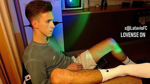 Snapshot of Midnighter_ chatting on September 24, 2025, 1:46 am Midnighter online show from September 24, 2025, 1:46 am