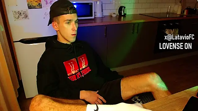 Snapshot of Midnighter_ chatting on September 22, 2025, 8:04 pm Midnighter online show from September 22, 2025, 8:04 pm