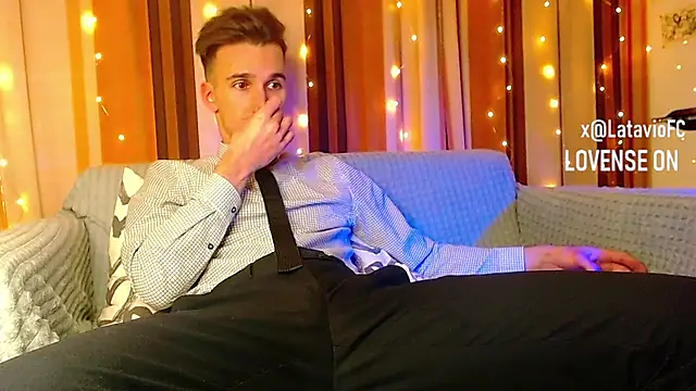 Midnighter  online show from December 14, 2025, 5:29 pm