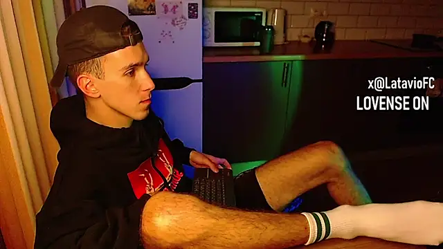 Snapshot of Midnighter_ chatting on September 28, 2025, 3:24 am Midnighter online show from September 28, 2025, 3:24 am