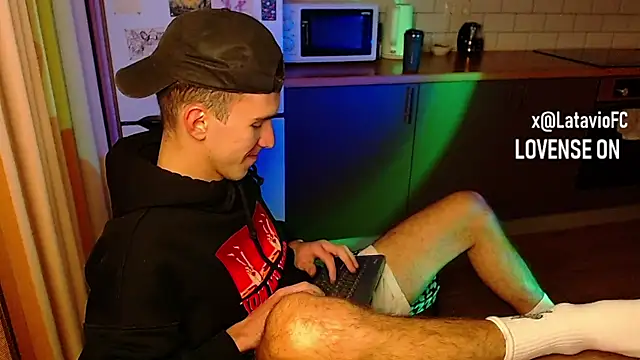 Snapshot of Midnighter_ chatting on September 30, 2025, 2:39 am Midnighter online show from September 30, 2025, 2:39 am