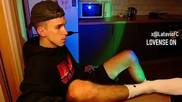 Snapshot of Midnighter_ chatting on September 25, 2025, 12:16 am Midnighter online show from September 25, 2025, 12:16 am