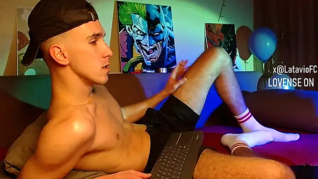 Snapshot of Midnighter_ chatting on December 26, 2024, 12:38 pm Midnighter online show from December 26, 2024, 12:38 pm