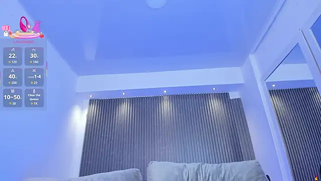 charlottewhitte online show from September 25, 2025, 11:49 am