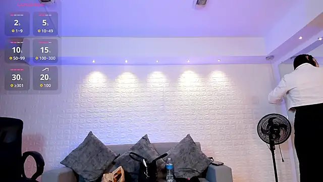 charlottewhitte online show from February 15, 2026, 11:53 am