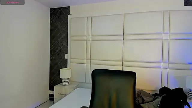 charlottewhitte online show from February 28, 2026, 7:02 pm