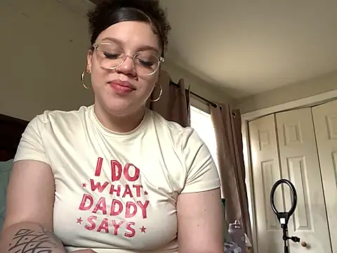 QueenNuttCollector online show from April 20, 2026, 4:41 pm