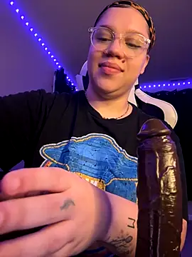 QueenNuttCollector online show from October 19, 2025, 9:56 am