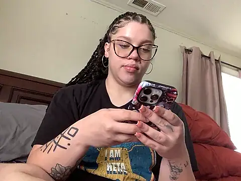 QueenNuttCollector online show from May 22, 2026, 4:16 pm