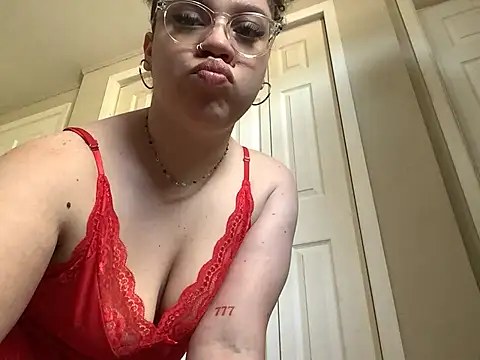 QueenNuttCollector online show from April 21, 2026, 4:57 pm
