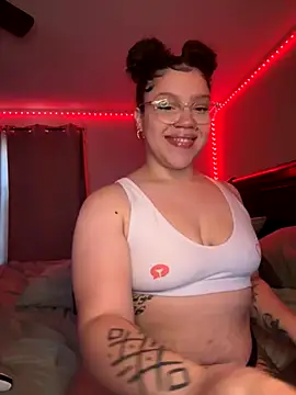 QueenNuttCollector online show from November 4, 2025, 12:09 pm