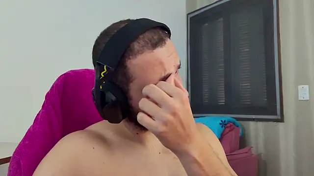 Snapshot of iurytx chatting on February 10, 2026, 9:03 pm iurytx online show from February 10, 2026, 9:03 pm