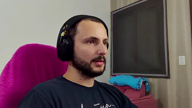 Snapshot of iurytx chatting on February 4, 2026, 11:55 pm iurytx online show from February 4, 2026, 11:55 pm