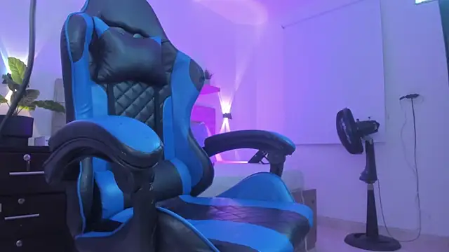 izaro22 online show from February 10, 2026, 1:54 pm