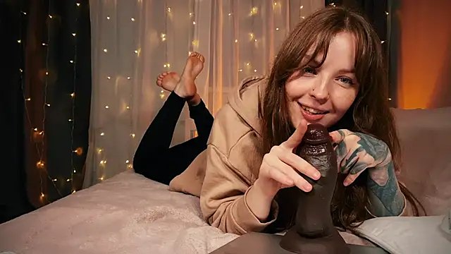 Snapshot of Pi-x-ie chatting on October 19, 2025, 2:42 pm Pi-x-ie online show from October 19, 2025, 2:42 pm