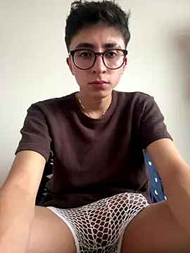 Snapshot of CamiRojas_boy chatting on October 21, 2025, 8:52 pm CamiRojas boy online show from October 21, 2025, 8:52 pm