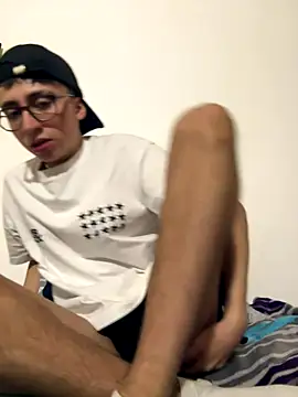 Snapshot of CamiRojas_boy chatting on October 20, 2025, 3:41 am CamiRojas boy online show from October 20, 2025, 3:41 am