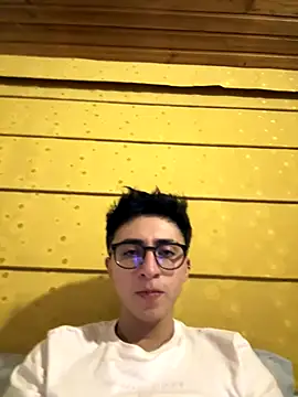 Snapshot of CamiRojas_boy chatting on September 28, 2025, 4:30 am CamiRojas boy online show from September 28, 2025, 4:30 am