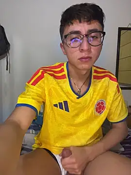 Snapshot of CamiRojas_boy chatting on June 18, 2026, 4:55 am CamiRojas boy online show from June 18, 2026, 4:55 am