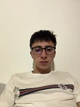 Snapshot of CamiRojas_boy chatting on October 29, 2025, 3:16 am CamiRojas boy online show from October 29, 2025, 3:16 am