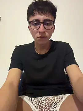 Snapshot of CamiRojas_boy chatting on October 30, 2025, 3:27 am CamiRojas boy online show from October 30, 2025, 3:27 am