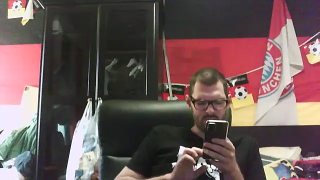 Snapshot of Die-geile-Sau chatting on November 19, 2025, 1:11 pm Die-geile-Sau online show from November 19, 2025, 1:11 pm