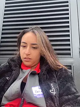 Snapshot of Vaiolet_a chatting on June 20, 2026, 4:12 pm Vaiolet a online show from June 20, 2026, 4:12 pm