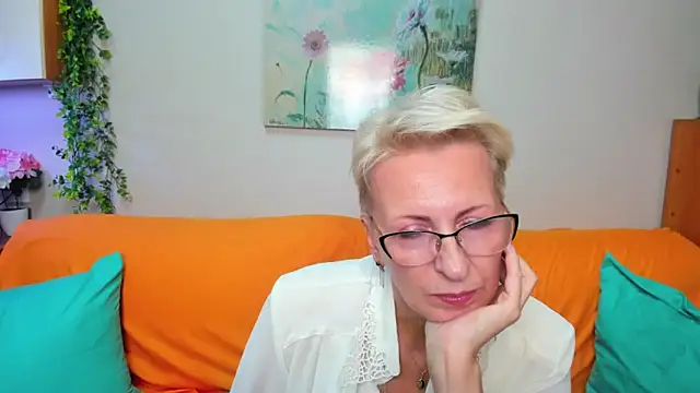 iamyourdream89 online show from October 8, 2025, 3:35 pm