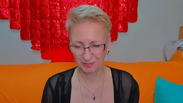 iamyourdream89 online show from February 11, 2026, 12:27 pm